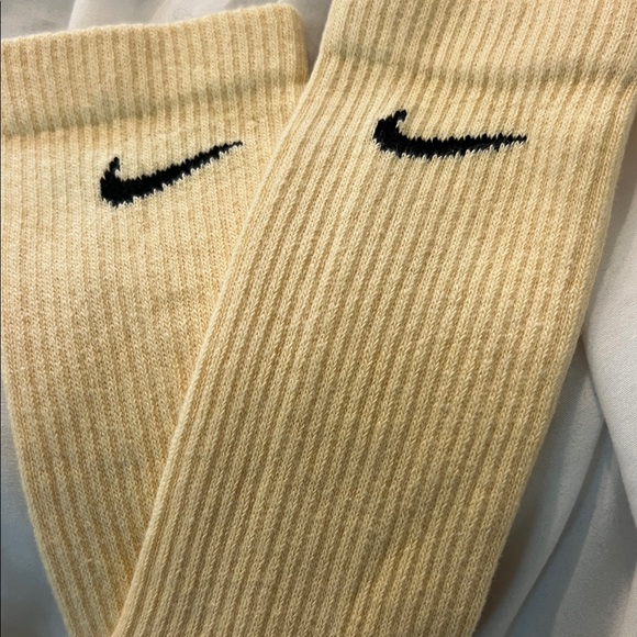 3 pairs Nike Athletic Crew Socks - Picture 5 of 7